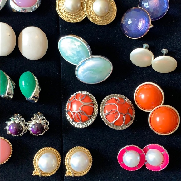 20 pair of Vintage button style clip on earrings - Picture 4 of 7